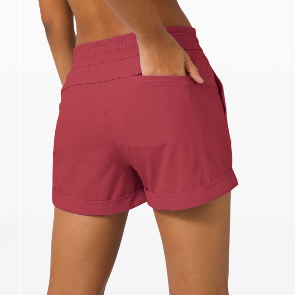 Lululemon spring break away short Chianti - Picture 2 of 6